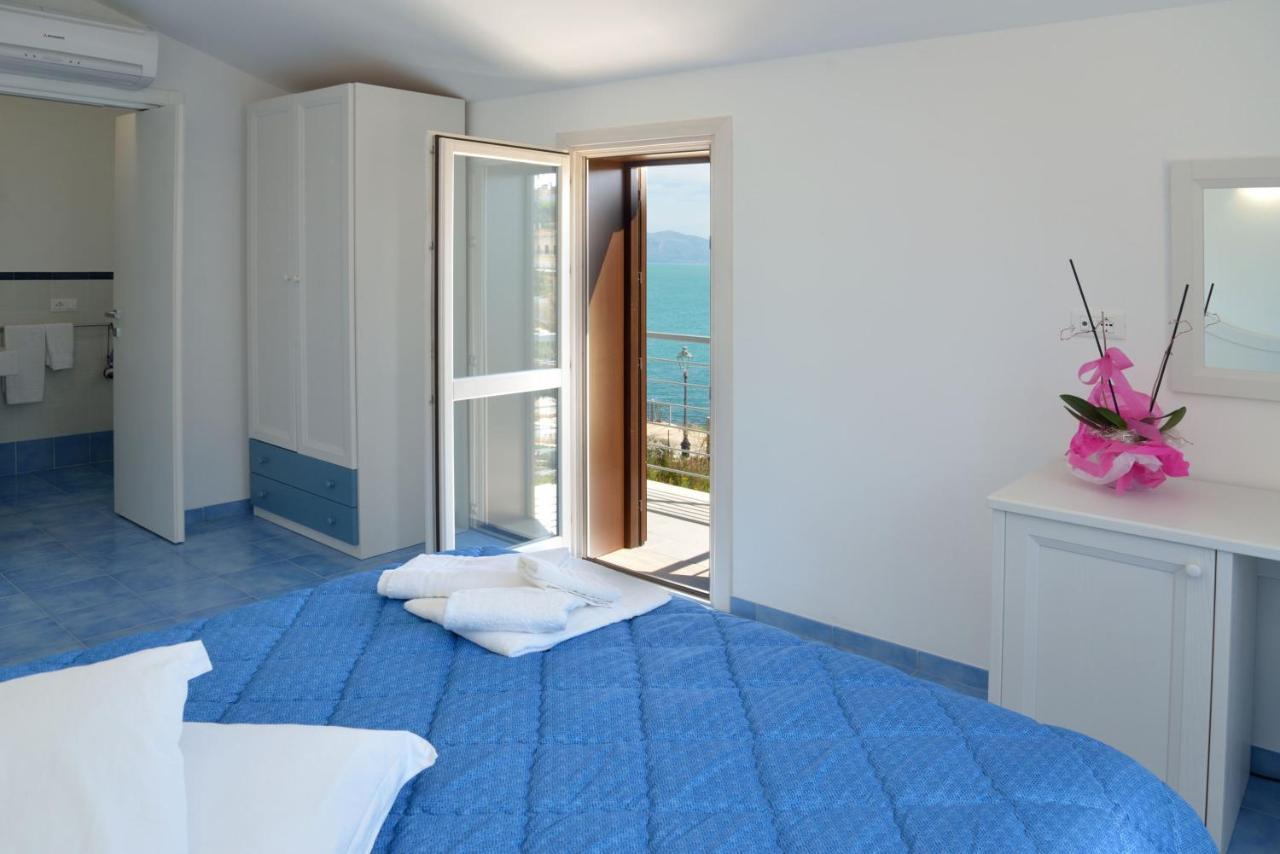 Triple Room with Sea View