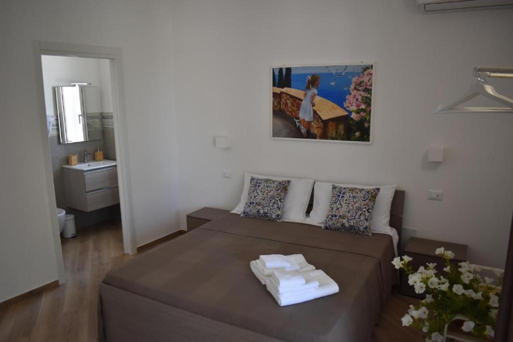 Deluxe Room (2 Adults + 1 Child)
