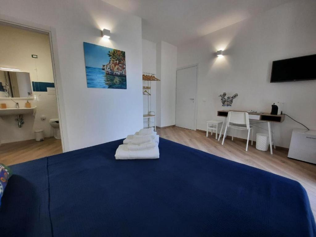 Deluxe Room (2 Adults + 1 Child)